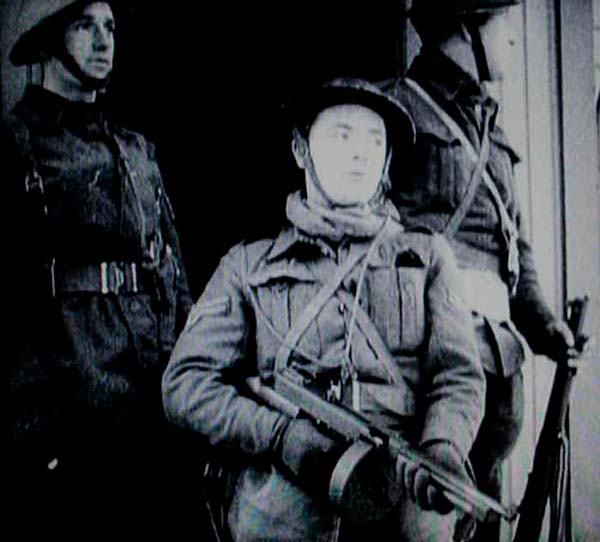 от изображение Капитана Джона Шоу в британских коммандос с Лофотенских островов. Это был рейд Клеймора в Норвегии 4 марта 1941 года. 