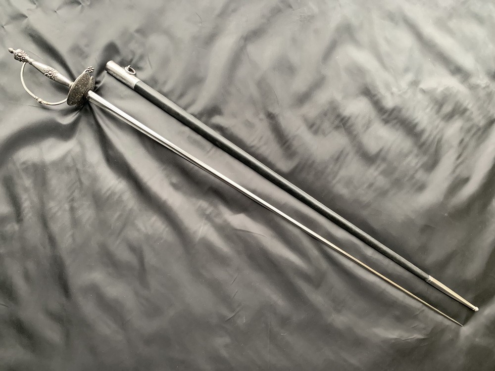 Меч носити в місті, придворний меч з діамантовим огранюванням перед Першою імперією