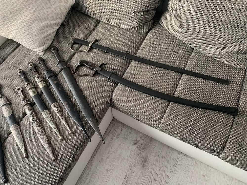 Photo review Of the Dagger Collection from a fellow collector 