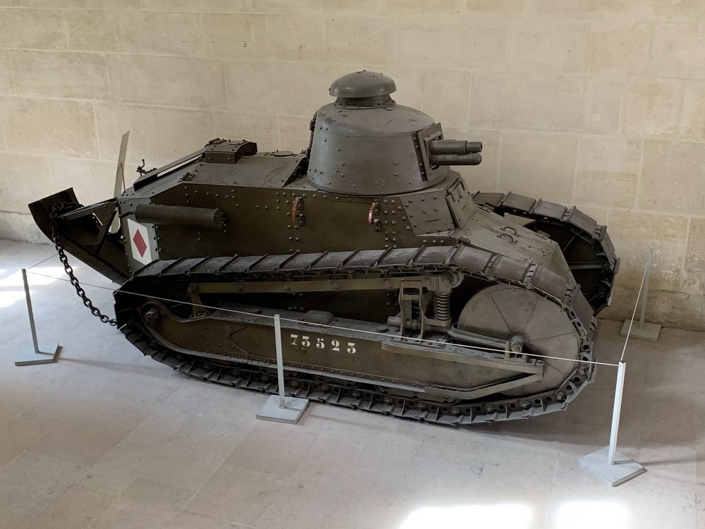 Античний танк періоду Другої світової війни