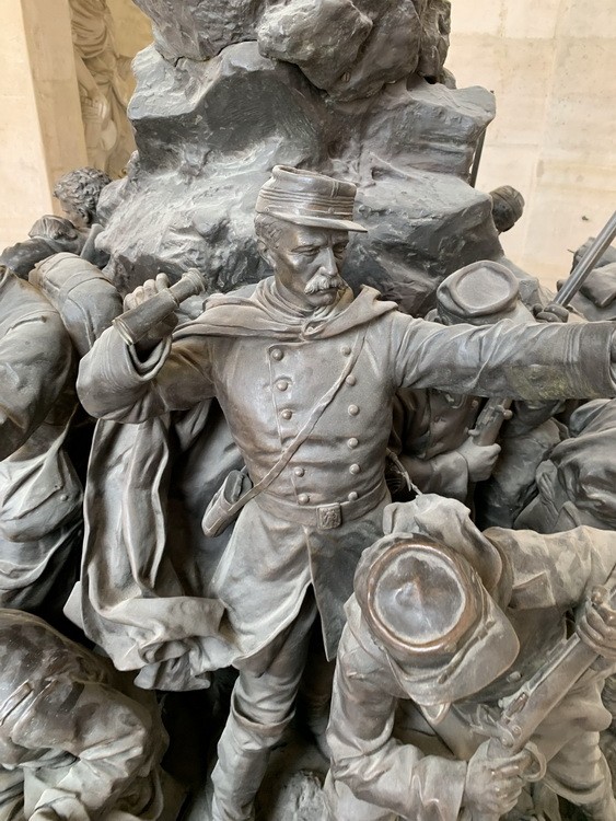 Антична бронзова статуетка на військову тематику 