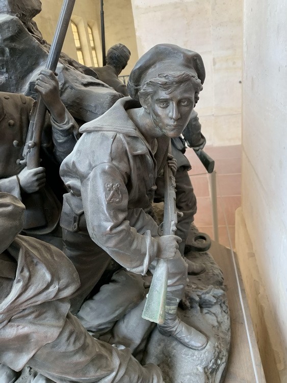 Антична бронзова статуетка на військову тематику 