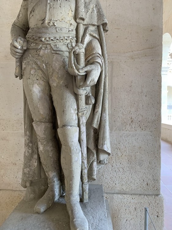 Антична статуя військового зі зброєю 