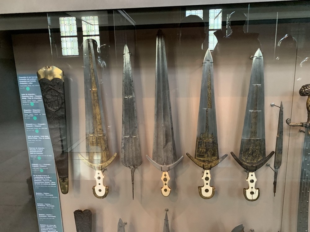 Античний кинджал Чінкуеда або Чінкведея