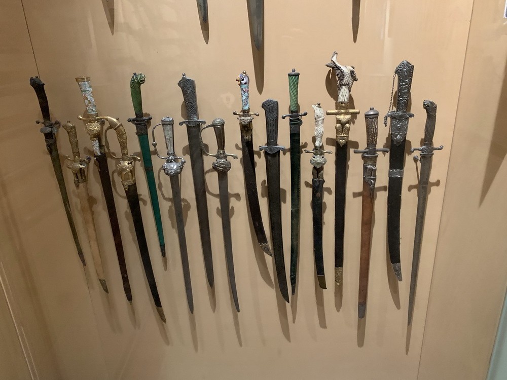 Старовинні мисливські кинджали 