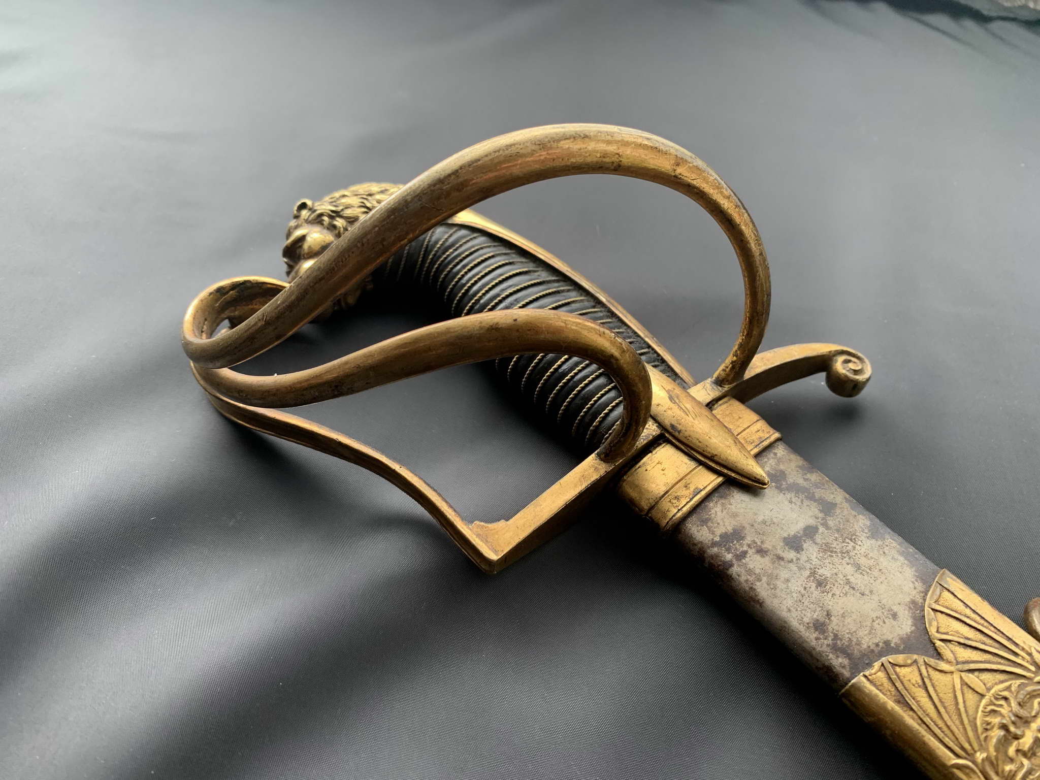 Редкая шведская морская сабля с головой льва в синении и золочении