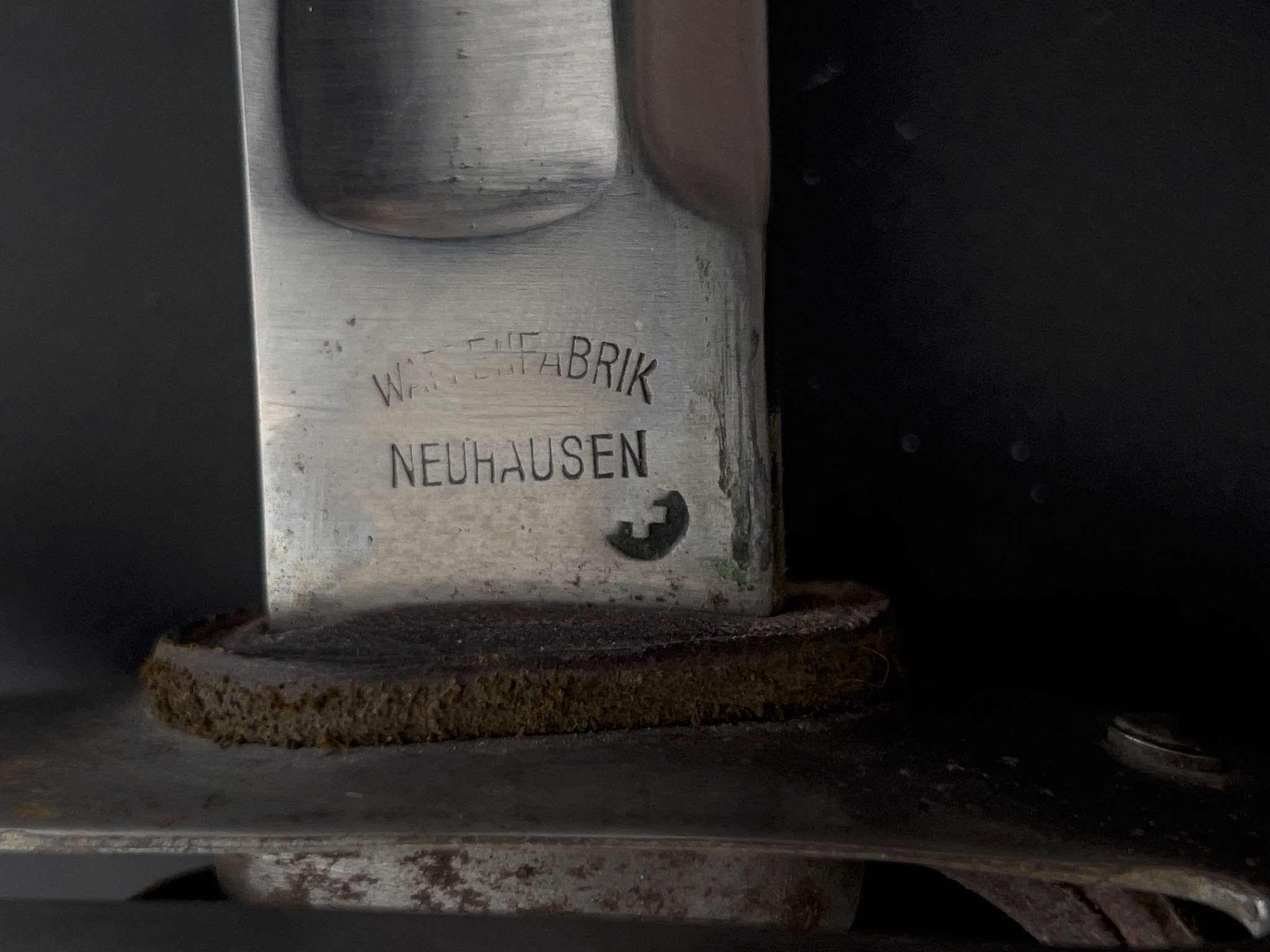 клеймо изготовителя “WAFFENFABRIK NEUHAUSEN