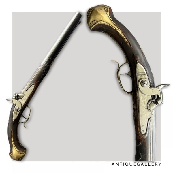 Пистолет с капсульным замком датирован 18 веком, переделан из кремневого замка, замок подписан FROMERY A BERLIN, дуло пистолета подписано Lazaro Lazarino