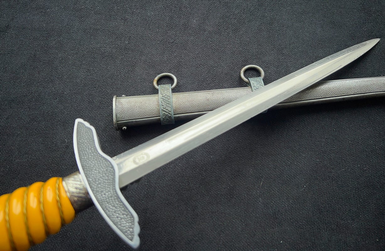 Кортик Люфтваффе образца 1937 года, производитель Carl Julius Krebs. Третий Рейх.