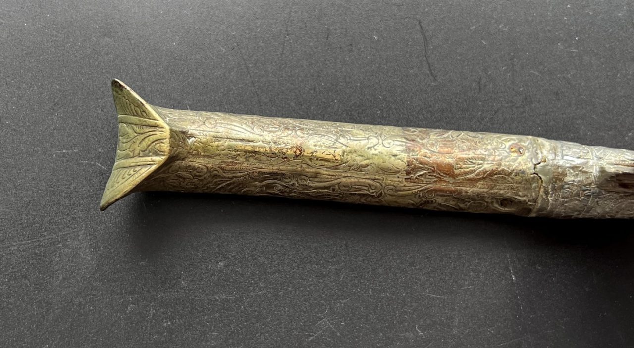 Ятаган с ростковым орнаментом и военной арматурой, 19 век