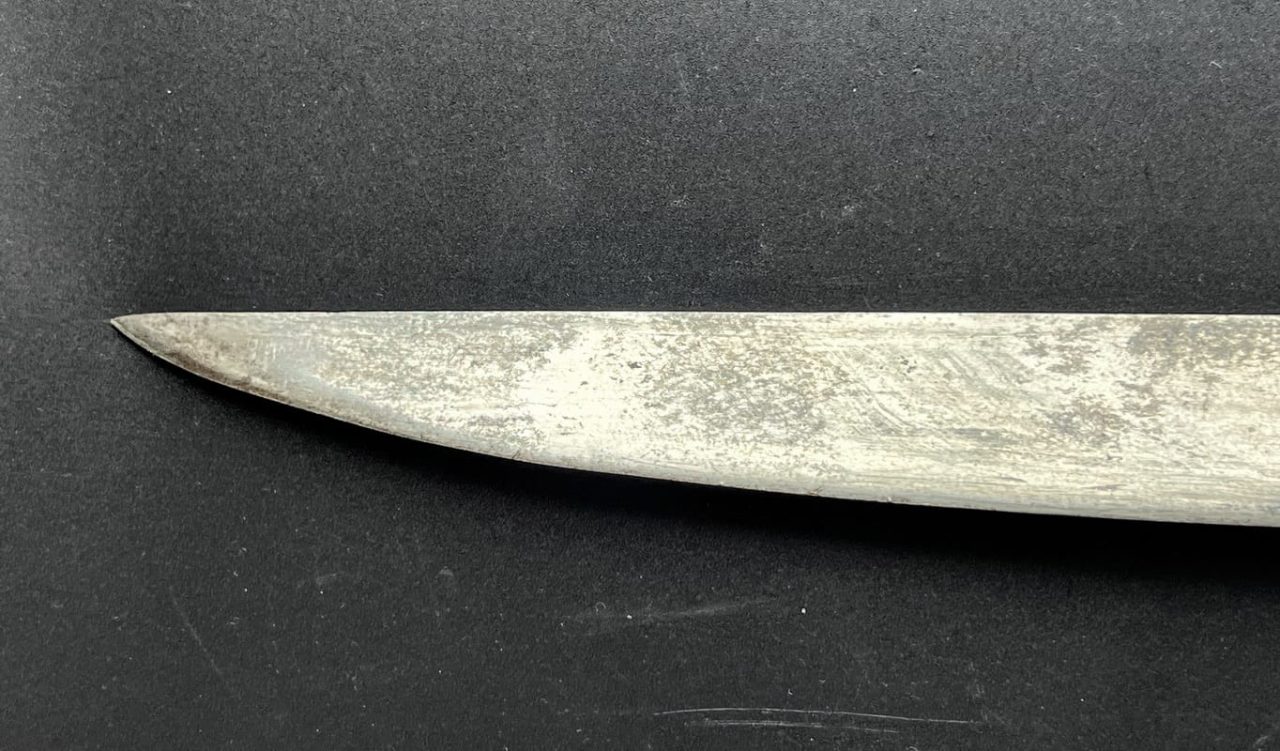 Ятаган с ростковым орнаментом и военной арматурой, 19 век